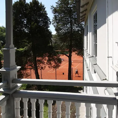 Pod Lipami בית הארחה